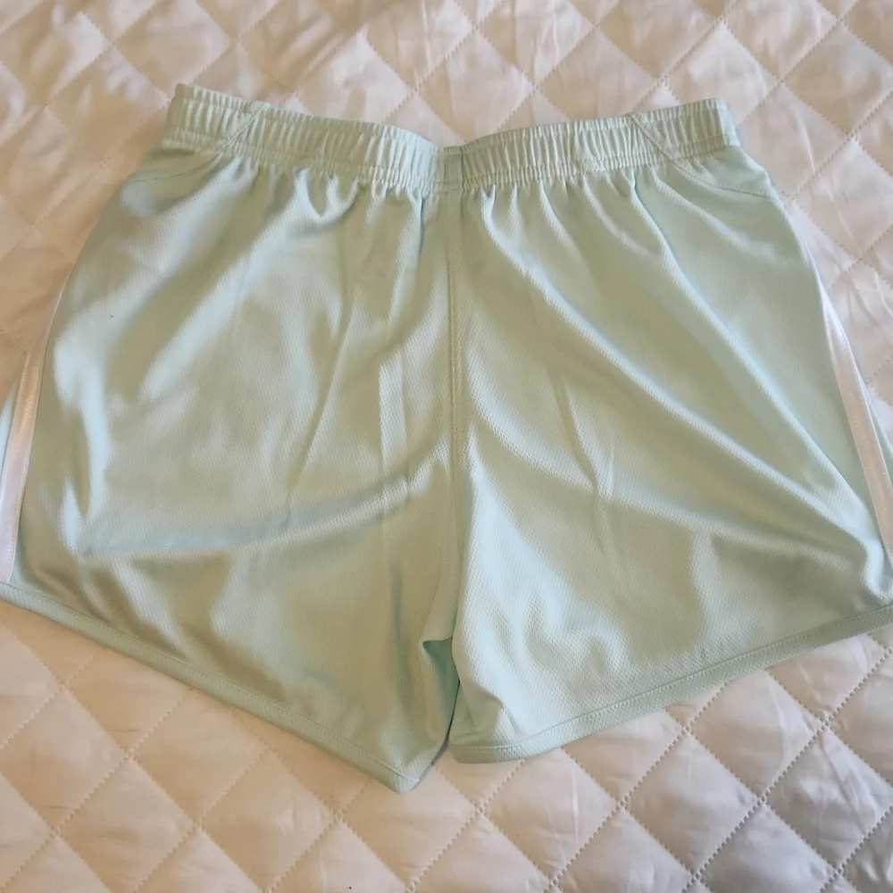 Girl's Adidas L(14) Ice Mint shorts - Picture 4 of 4